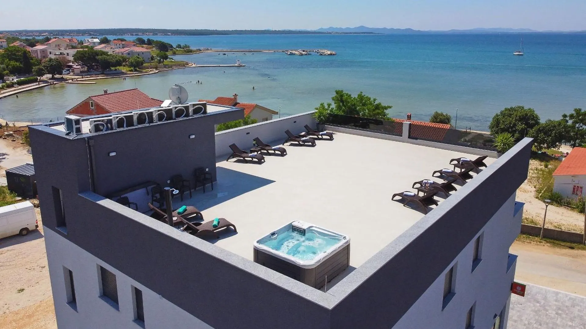 Apartments Bonaca With Jacuzzi Privlaka  Kroatië