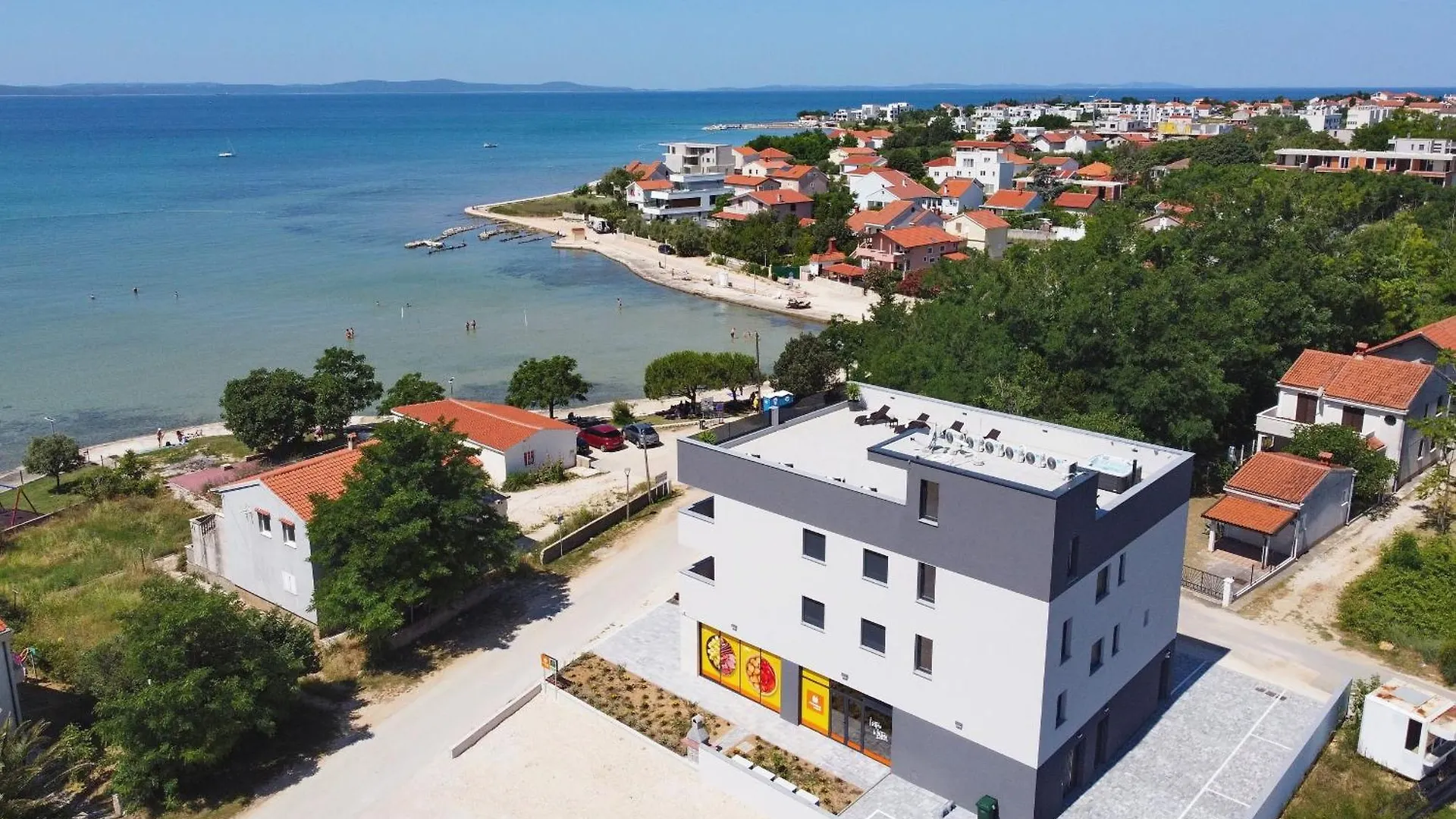 Apartments Bonaca With Jacuzzi Privlaka